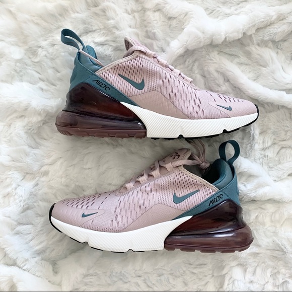 Nike Air Max 270 - Picture 3 of 7